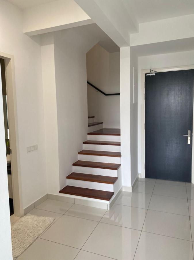 Eco Nest 3 Bedroom Duplex Apartment นุสาจายา ภายนอก รูปภาพ